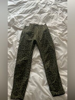 GAP Green Leopard Print XS Leggings